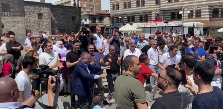 PKK Fesih Kararı Aldı, Diyarbakır’da Kutlamalar Başladı