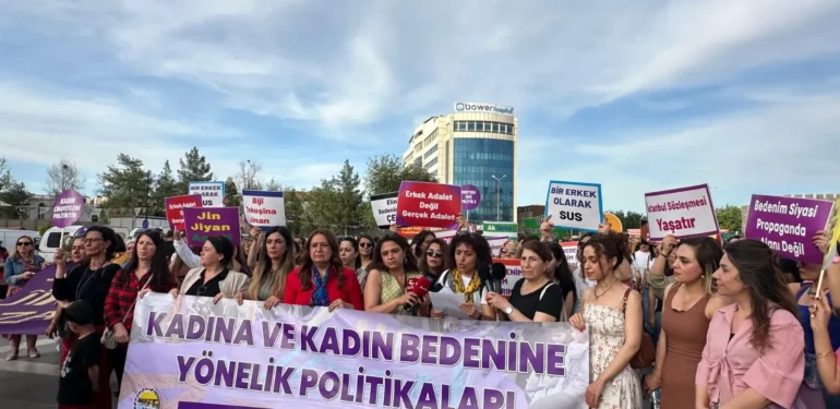 Diyarbakır’da Kadınlar Şiddete Karşı Yürüdü