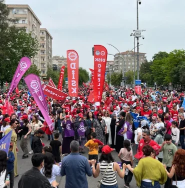 diyarbakirdaki-1-mayis-kutlamasindan-renkli-goruntuler2