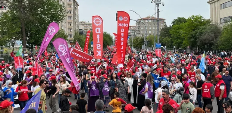 Diyarbakır’daki 1 Mayıs Kutlamasından Renkli Görüntüler