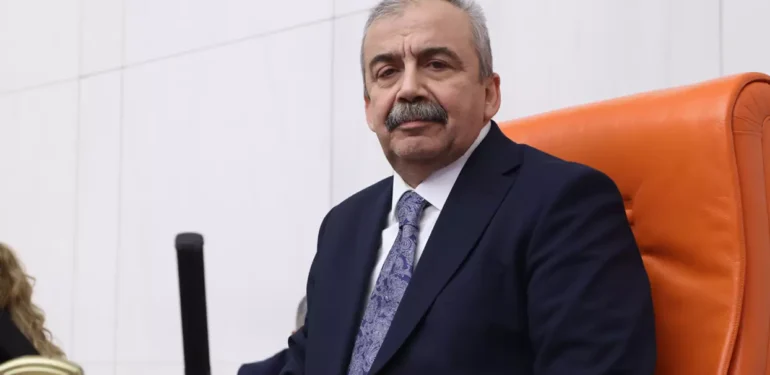 Sırrı Süreyya Önder Hayatını Kaybetti