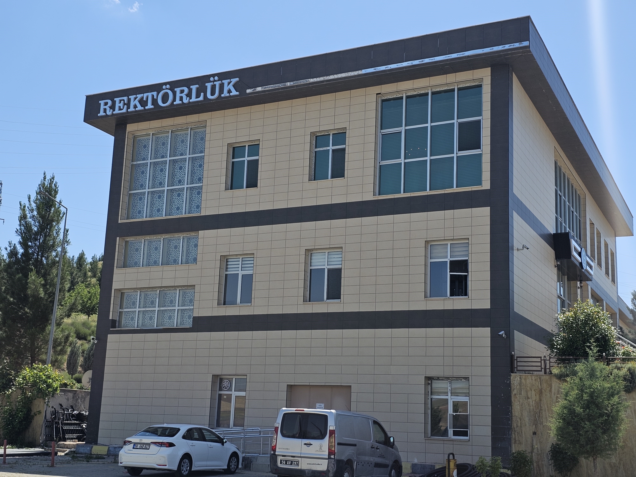 Siirt Üniversitesi’nde Yolsuzluk Soruşturması Derinleşiyor 1 Siirt Üniversitesi’nde Yolsuzluk Soruşturması Derinleşiyor