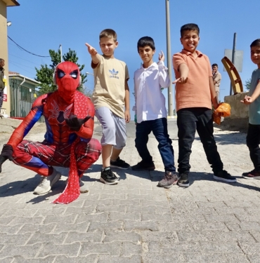 YERLİ ÖRÜMCEK ADAMIN 64'ÜNCÜ DURAĞI MARDİN OLDU