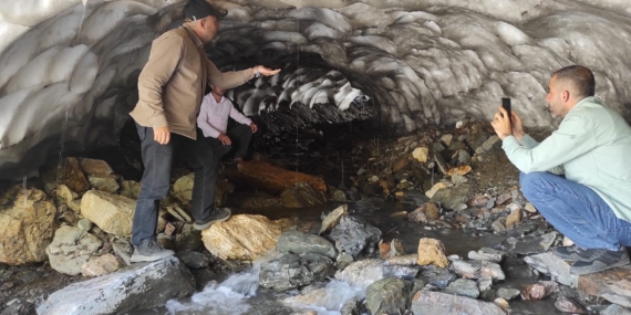 Batman’da Yaz Ortasında Kar Keyfi