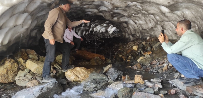 Batman’da Yaz Ortasında Kar Keyfi