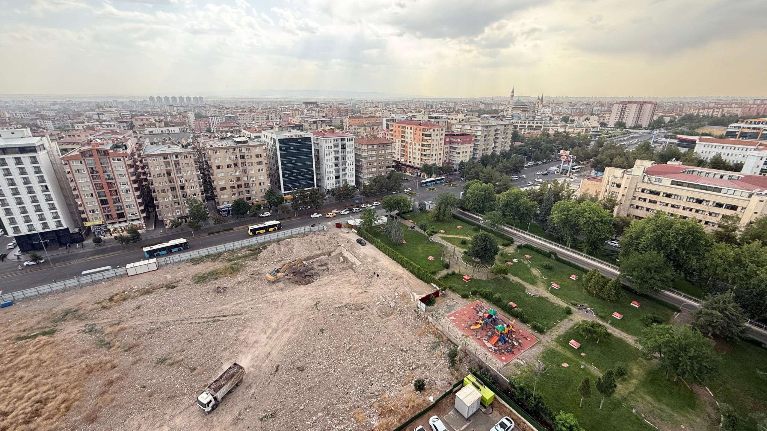 89 Kişinin Hayatını Kaybettiği İş Merkezinin Dönüşümünde İlk Kepçe Vuruldu