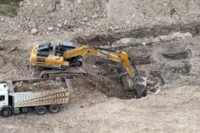 DİYARBAKIR'DA 89 KİŞİNİN HAYATINI KAYBETTİĞİ GALERİA İŞ MERKEZİ'NİN YERİNDE DÖNÜŞÜMÜNDE İLK KEPÇE VURULDU