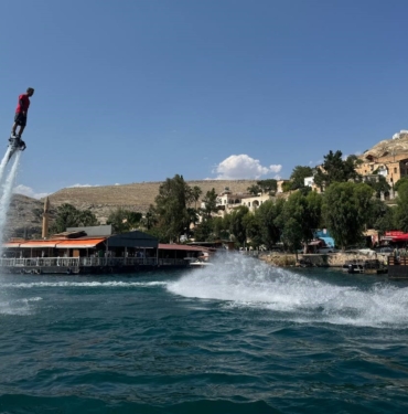 ŞANLIURFA İLK DEFA FLYBOARD VE JET SKİ GÖSTERİSİNE SAHNE OLDU