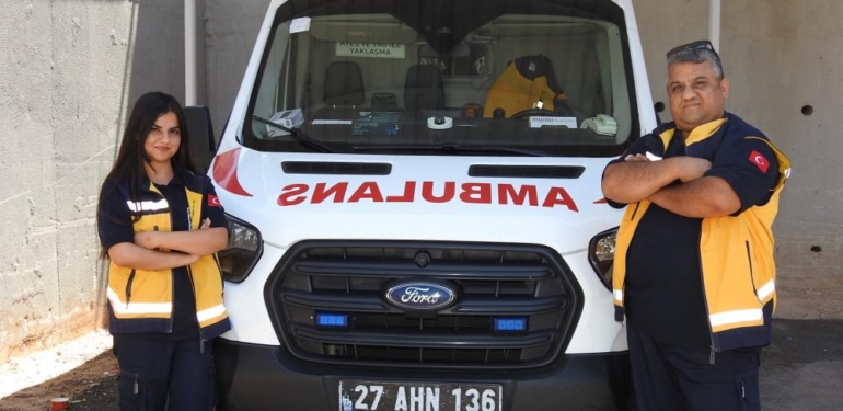 Baba ve Kızı Birlikte Hayat Kurtarıyor