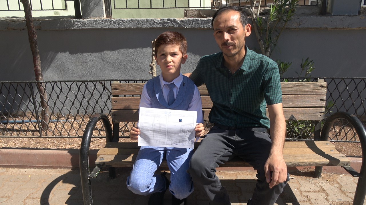 Karnesini Aldı, Ülkesine Dönüyor 2 Karnesini Aldı, Ülkesine Dönüyor