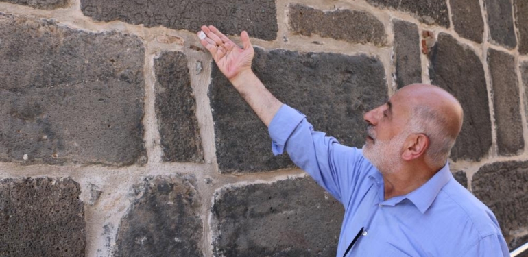 4. Yüzyıla Ait Latince Kitabe Ziyaretçileri Etkiliyor