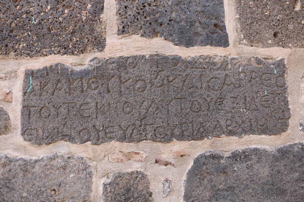 4. Yüzyıla Ait Latince Kitabe Ziyaretçileri Etkiliyor 1 4. Yüzyıla Ait Latince Kitabe Ziyaretçileri Etkiliyor