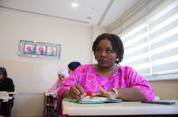 KAMERUNLU İNGİLİZCE ÖĞRETMENİ, TÜRKÇE ÖĞRENMEK İÇİN GAZİANTEP'E GELDİ