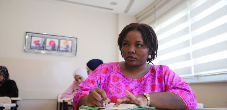 Kamerunlu İngilizce Öğretmeni, Türkçe Öğrenmek İçin Gaziantep’e Geldi