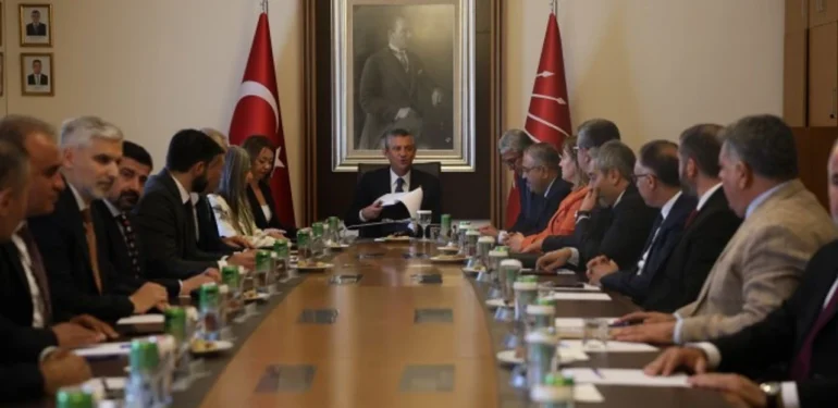 Bölge Baroları Çözüm İçin Ankara’da: Baro Başkanları Özgür Özel’le Görüştü