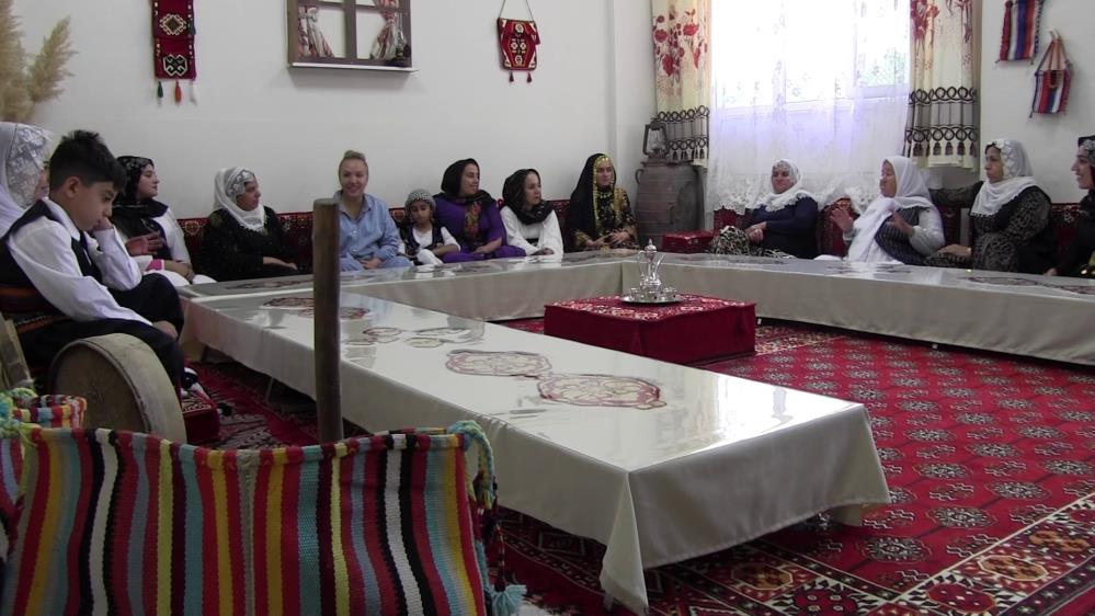 Eruh'ta Kurulan Kadın Kooperatifi Yöresel Ürünleriyle Dünya Pazarında 2 Eruh'ta Kurulan Kadın Kooperatifi Yöresel Ürünleriyle Dünya Pazarında