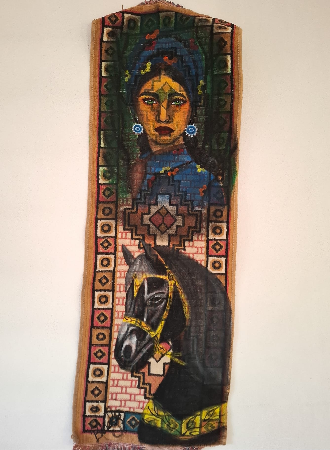 Geleneksel Dokulara Sanat Dokunuşu: Halı ve Puşi Tuval Oldu