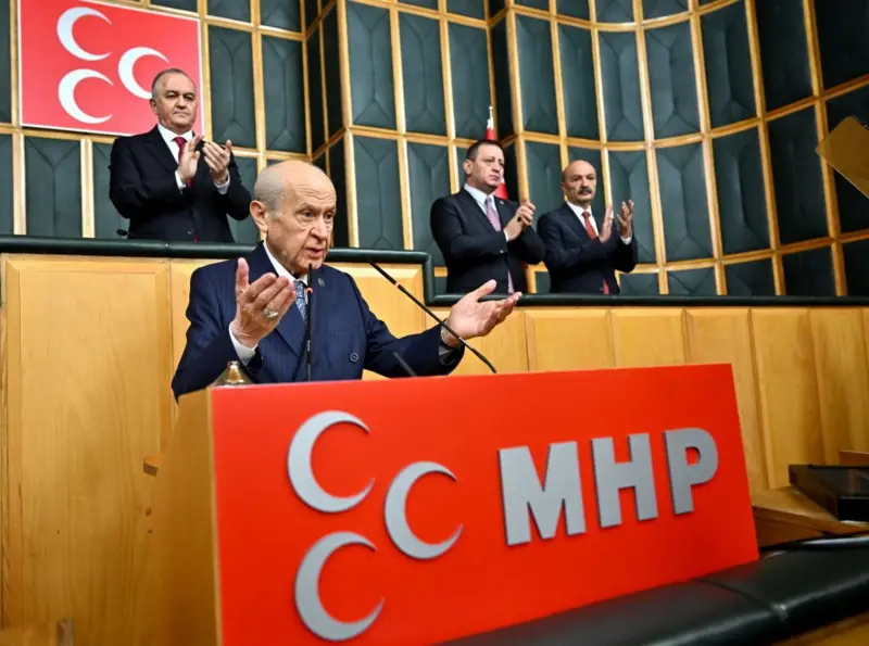 Bahçeli'nin DEM Parti ile El Sıkışmasından Bu Yana Geçen Bir Yılda Neler Yaşandı? 2 Bahçeli'nin DEM Parti ile El Sıkışmasından Bu Yana Geçen Bir Yılda Neler Yaşandı?