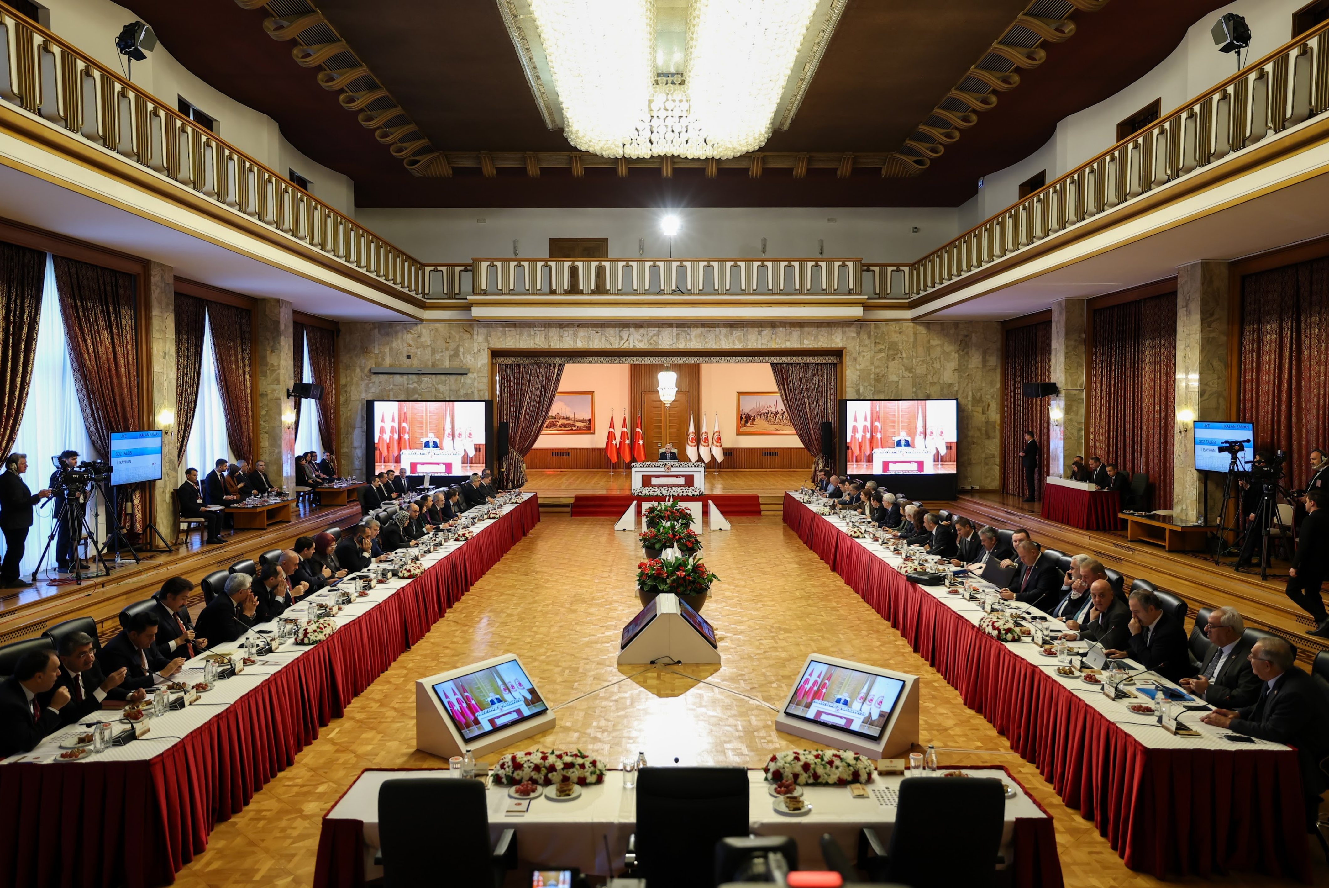 PKK'nın Türkiye'den Çekilme Kararının Ardından İlk Komisyon Toplandı 15 PKK'nın Türkiye'den Çekilme Kararının Ardından İlk Komisyon Toplandı