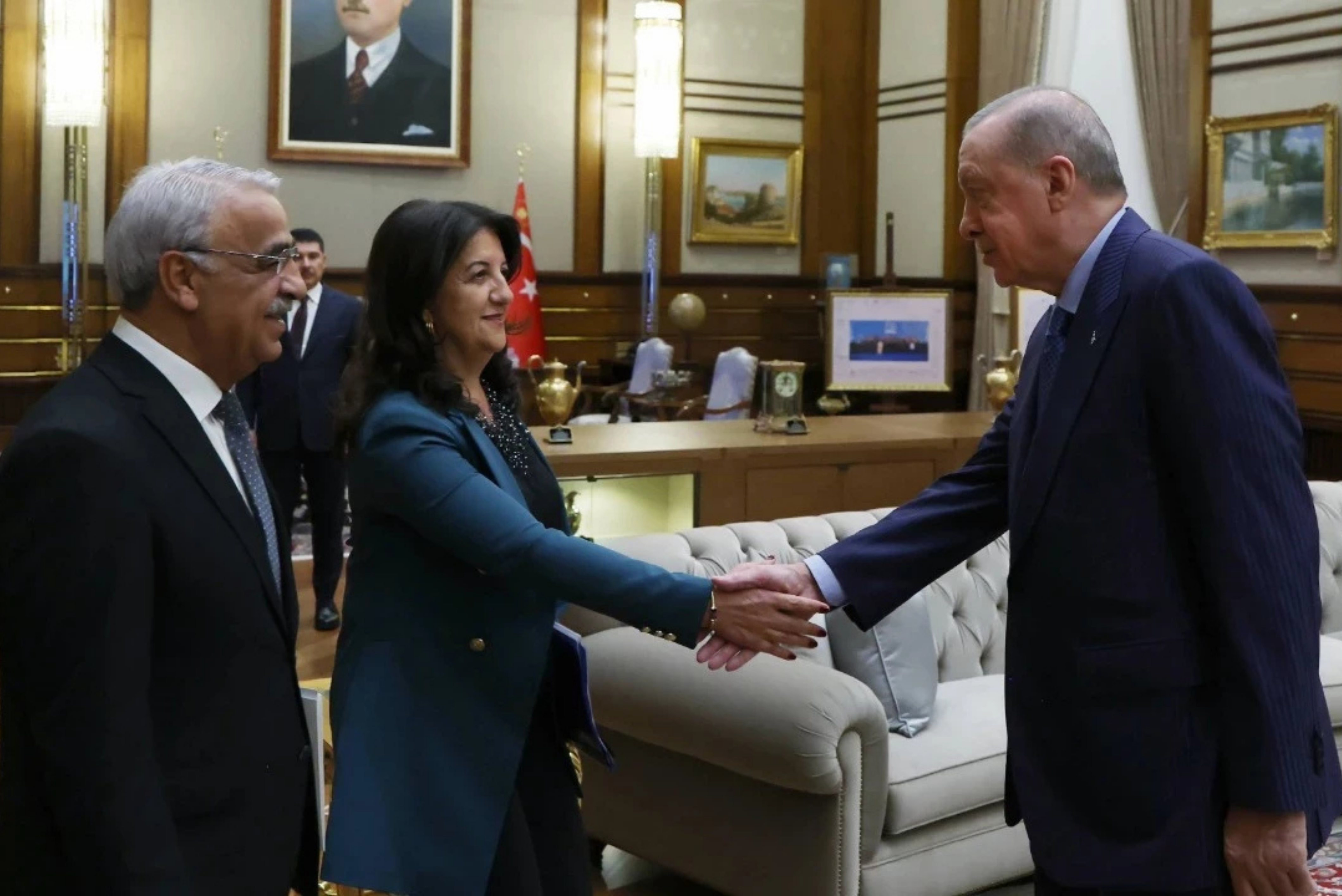 İmralı Heyetinden Erdoğan'a Ziyaret: “Karşılıklı Anlayış ve Fikir Birliği İçindeyiz” 15 İmralı Heyetinden Erdoğan'a Ziyaret: “Karşılıklı Anlayış ve Fikir Birliği İçindeyiz”