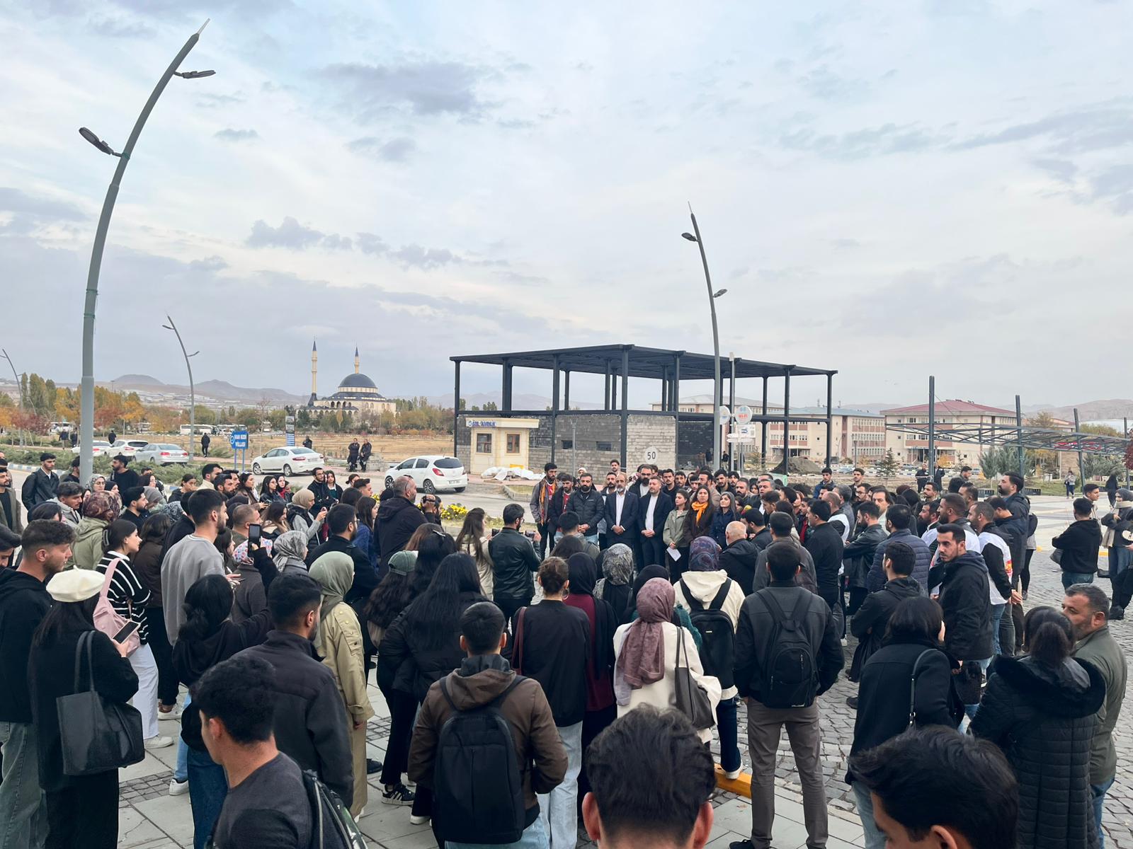 Üniversite Öğrencileri Eylemde: “Rojin’e Ses Olacağız” 5 Üniversite Öğrencileri Eylemde: “Rojin’e Ses Olacağız”