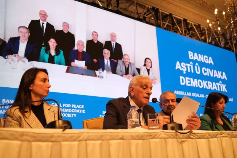 Bahçeli'nin DEM Parti ile El Sıkışmasından Bu Yana Geçen Bir Yılda Neler Yaşandı? 7 Bahçeli'nin DEM Parti ile El Sıkışmasından Bu Yana Geçen Bir Yılda Neler Yaşandı?