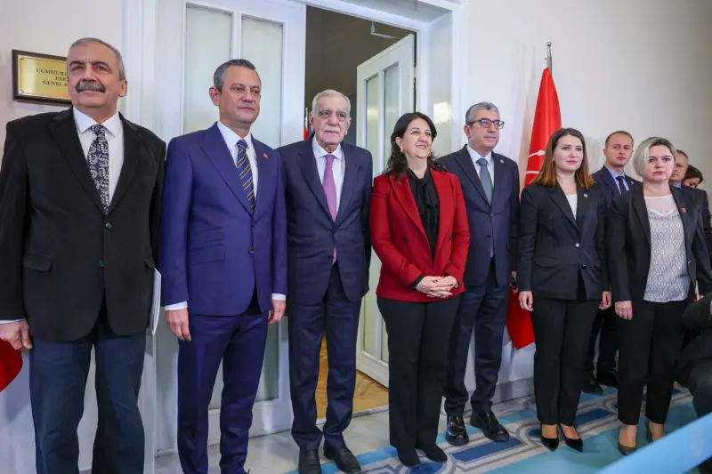 Bahçeli'nin DEM Parti ile El Sıkışmasından Bu Yana Geçen Bir Yılda Neler Yaşandı? 6 Bahçeli'nin DEM Parti ile El Sıkışmasından Bu Yana Geçen Bir Yılda Neler Yaşandı?