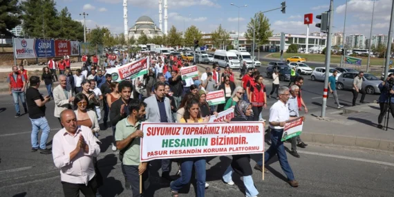 Diyarbakır’da Köylüler Mahkeme Önünden Seslendi: Doğaya Dokunma!