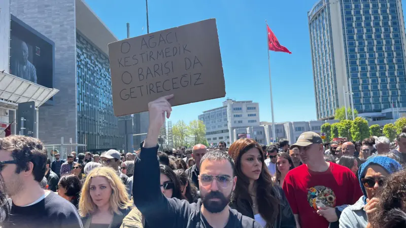 Bahçeli'nin DEM Parti ile El Sıkışmasından Bu Yana Geçen Bir Yılda Neler Yaşandı? 10 Bahçeli'nin DEM Parti ile El Sıkışmasından Bu Yana Geçen Bir Yılda Neler Yaşandı?