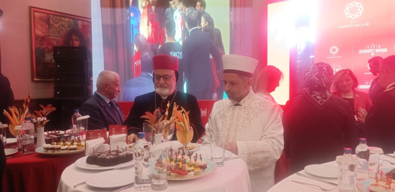 Mardin’de Cumhuriyet Resepsiyonu İki Dinin Temsilcilerini Buluşturdu