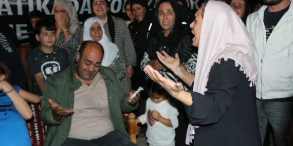 Cezaevinden Tahliye Olan Güran’lar, Narin’in Mezarını Ziyaret Etti