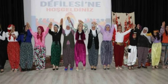 Diyarbakır’da Şalvar Defilesi