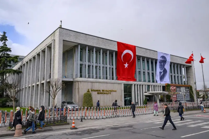 'Örgüt, Eylemler, Sistem': İBB İddianamesinde Ekrem İmamoğlu'na Hangi Suçlamalar Yöneltiliyor? 4 'Örgüt, Eylemler, Sistem': İBB İddianamesinde Ekrem İmamoğlu'na Hangi Suçlamalar Yöneltiliyor?