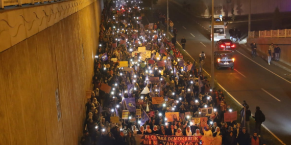 Kadınlar Şiddetle Mücadele İçin Yürüdü