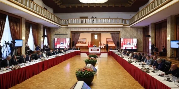 CHP Raporunu Meclis’e Sundu: Kayyımların Kaldırılması ve Demokratikleşme Vurgusu Yapıldı