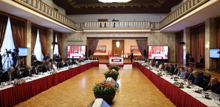 CHP Raporunu Meclis’e Sundu: Kayyımların Kaldırılması ve Demokratikleşme Vurgusu Yapıldı