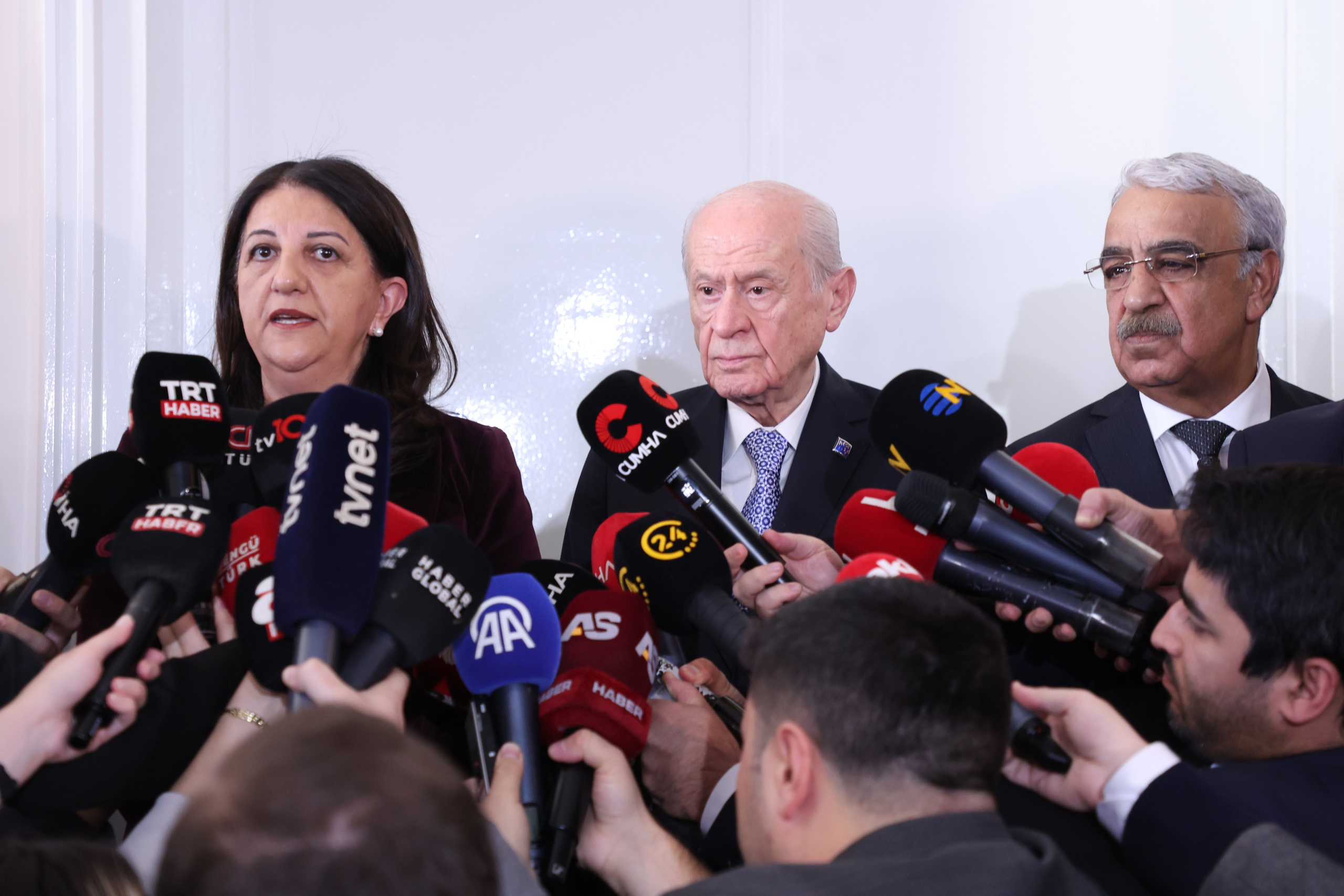 İmralı Heyeti MHP ve DEVA ile Görüştü: “Yasal Bir Düzenlemeye İhtiyaç Var ve Bu Bir Barış Yasası Olmalı”