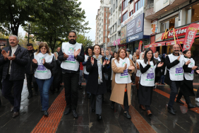 DEM Parti, Eş Genel Başkan Tülay Hatimoğulları’nın katılımıyla 2026 bütçesine yönelik Ekmek ve Barış İçin Bütçe şiarıyla Batman’da yürüyüş yaptı.