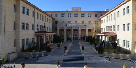 Siirt’te Okul Müdürüne Suç Duyurusu: “Mobbing ve Irkçı Söylemler Artarak Devam Ediyor”