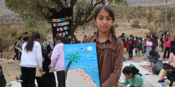 Kendi Çocukluğunda Bulamadığını, Köy Çocuklarına Taşıdı