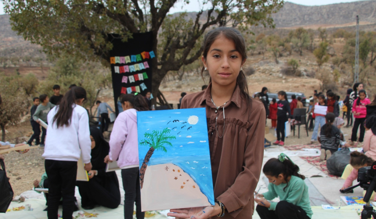 Kendi Çocukluğunda Bulamadığını, Köy Çocuklarına Taşıdı
