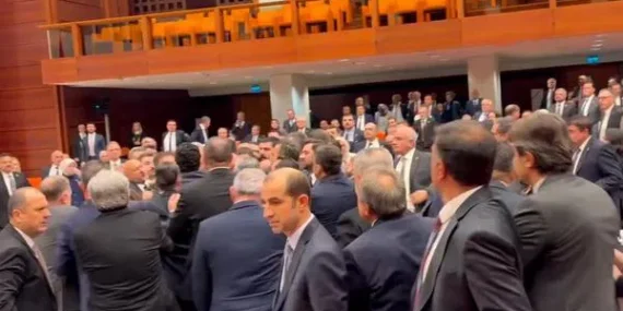 Bütçe Görüşmelerinin Son Gününde Meclis’te Yumruklu Kavga