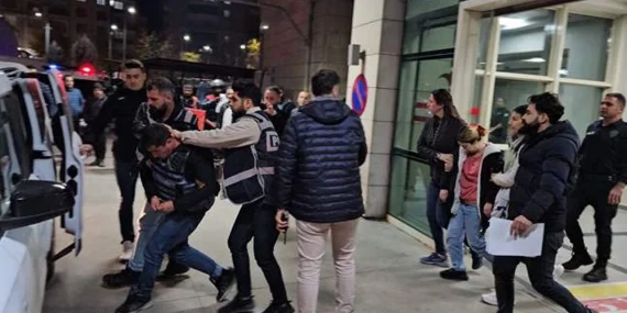 Kumarda Kaybetti, Siirt’te Komşusunu Öldürüp Bileziklerini Aldı