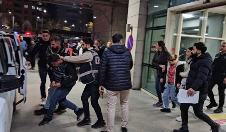 Kumarda Kaybetti, Siirt’te Komşusunu Öldürüp Bileziklerini Aldı