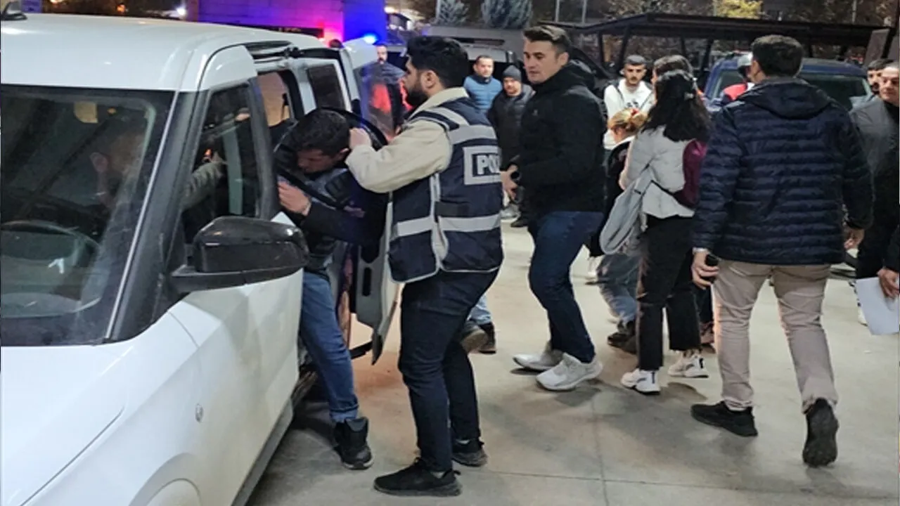 Kumarda Kaybetti, Siirt’te Komşusunu Öldürüp Bileziklerini Aldı