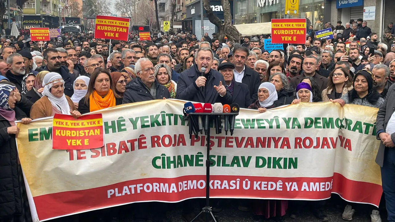 Diyarbakır'dan Dünyaya Mesaj: Kimse Kürtlerle Oynamasın 1 Diyarbakır'dan Dünyaya Mesaj: Kimse Kürtlerle Oynamasın