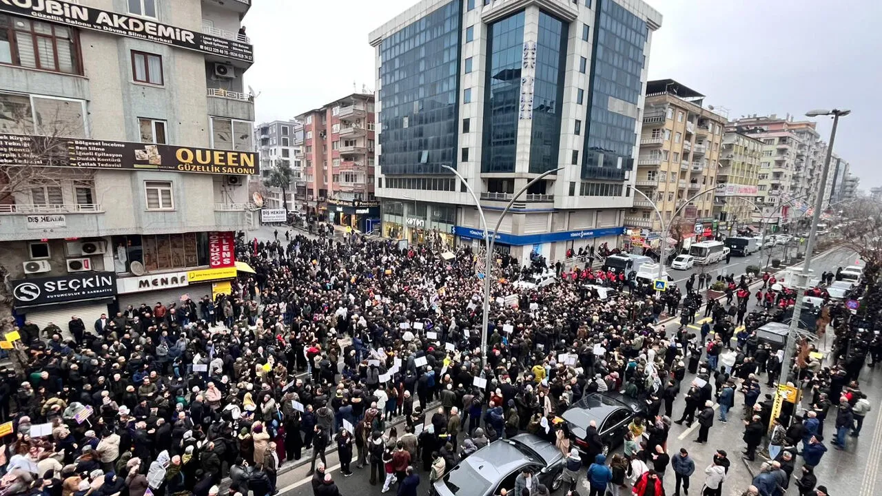 Diyarbakır'dan Dünyaya Mesaj: Kimse Kürtlerle Oynamasın 3 Diyarbakır'dan Dünyaya Mesaj: Kimse Kürtlerle Oynamasın