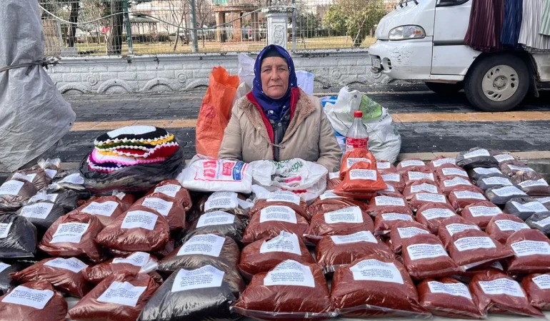 60 Yaşında, Tek Başına: Diyarbakır Pazarlarında Bir Kadın Emeği