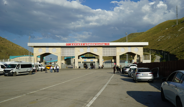 Türkiye-İran Arasında Günübirlik Yolcu Geçişleri Karşılıklı Olarak Durduruldu