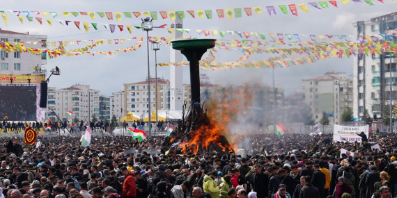 Diyarbakır’da Newroz Kutlandı: “Kürt Meselesini Çözen Bir Türkiye Bölgede Güçlü Bir Aktör Olur”